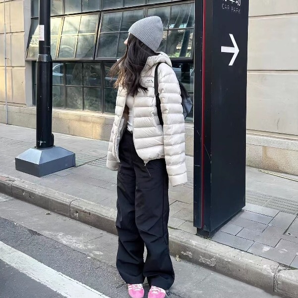Gray Lightweight Ribbed down Jacket for Women, Short Style, 2025 New Model, Hooded, Slim Fit, Warm, White Duck Down, Autumn and Winter Coat
