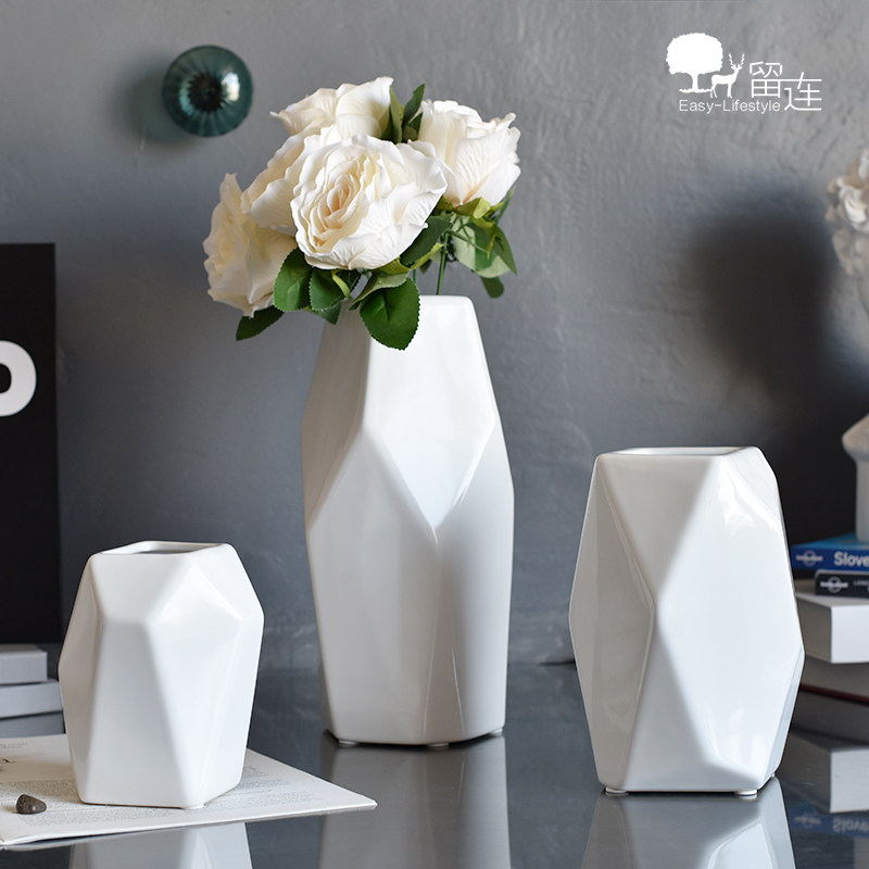 Liulian Nordic minimalist white geometric irregular ceramic vase swing piece florid parlor-like room soft adornment