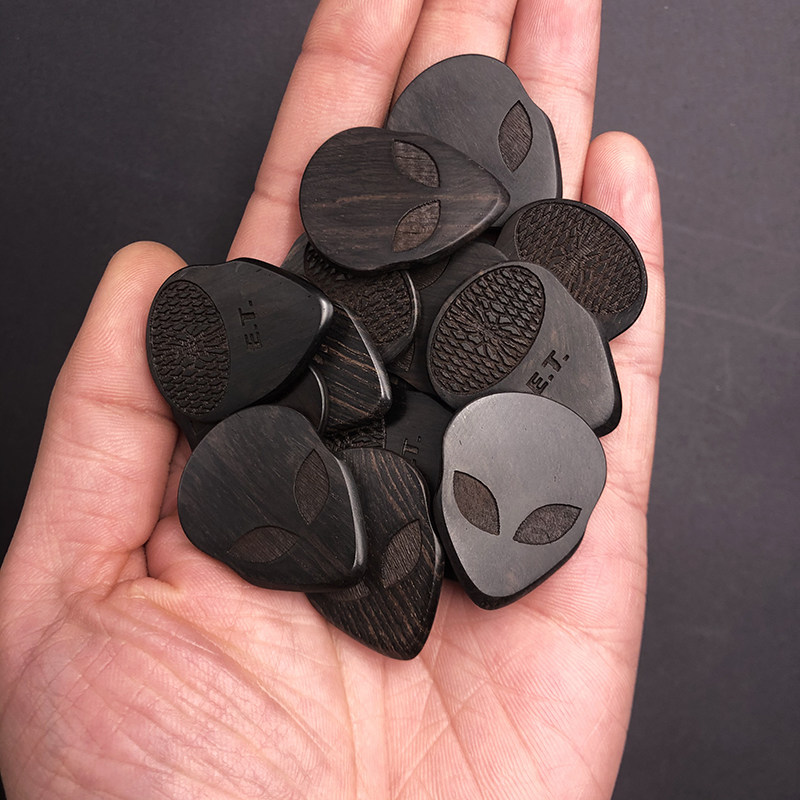 Electric guitar bass hand - made custom engraving speed bomb new surrounding birthday present