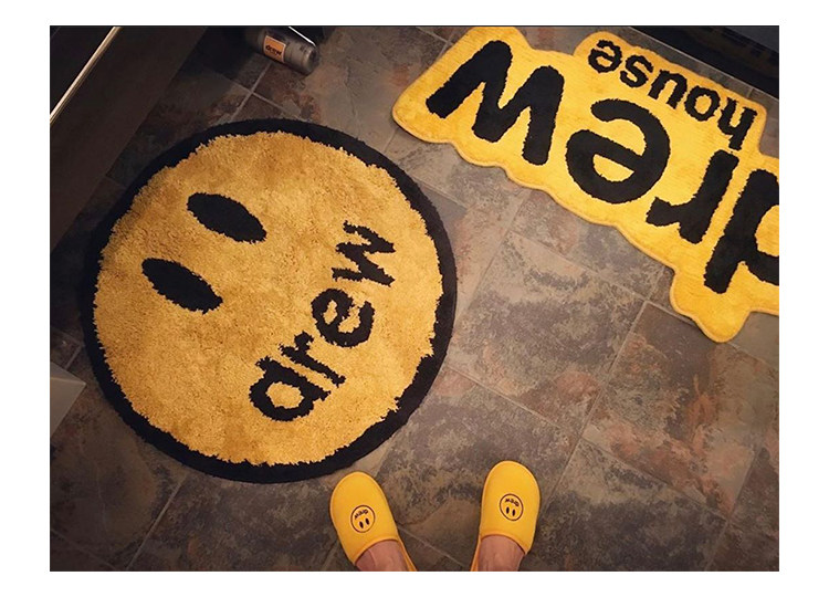 ковер 潮物woo drew house  logo rug 贾斯丁比伯快闪限定居家字母地毯