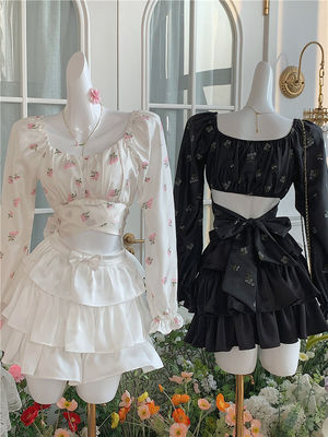 "Rose Flower Bed" gentle small floral patterns, square collar bow tie, pure and short shirt top