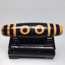 Tibetan high oil coated five-eyed horseshoe pattern weathered old dzi beads size 57 1x14 8mm material old object