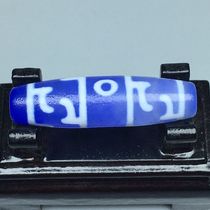 Tibetan high-oil-coated Lanqin three-eyed Padmasambhava magic weapon weathered old dzi beads size 37 4x10 8mm material