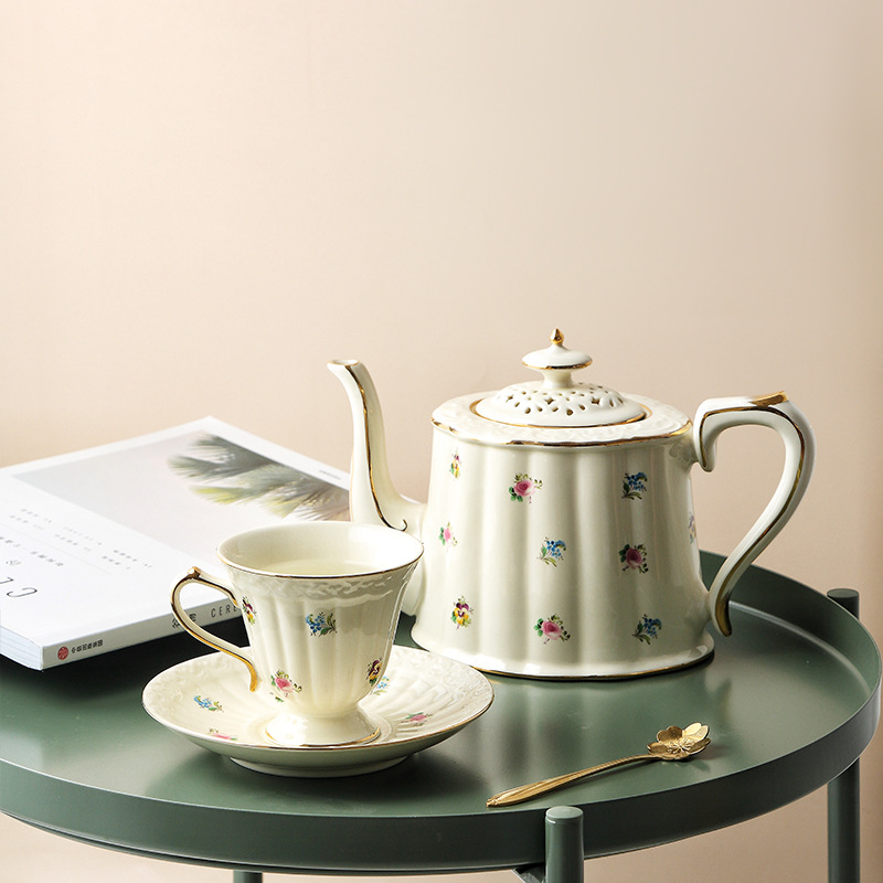 Ceramic coffee cup small and refined European style small lavish coffee cup saucer with afternoon tea tea cup Sub-British style tea set