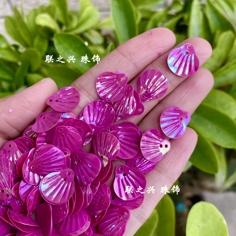 蓝色鱼鳞扇形染色贝壳:家居设计的新潮流