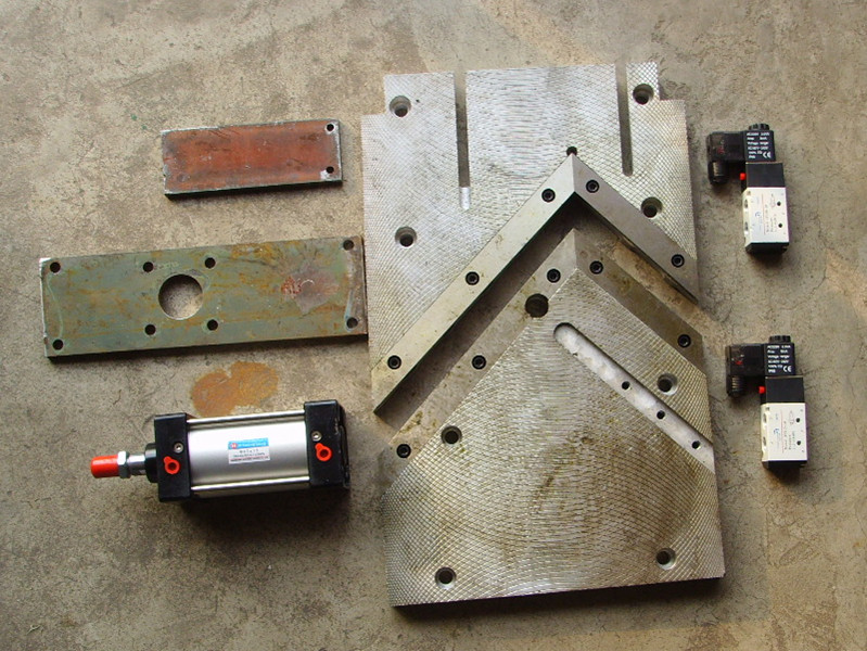 A full set of accessories for self-modified seamless welding machine