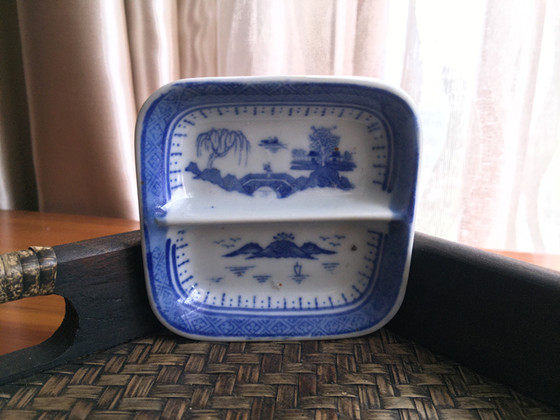 Jingdezhen Cultural Revolution export old factory goods 678 people's Porcelain Factory blue and white sycamore landscape square porcelain plate is defective 