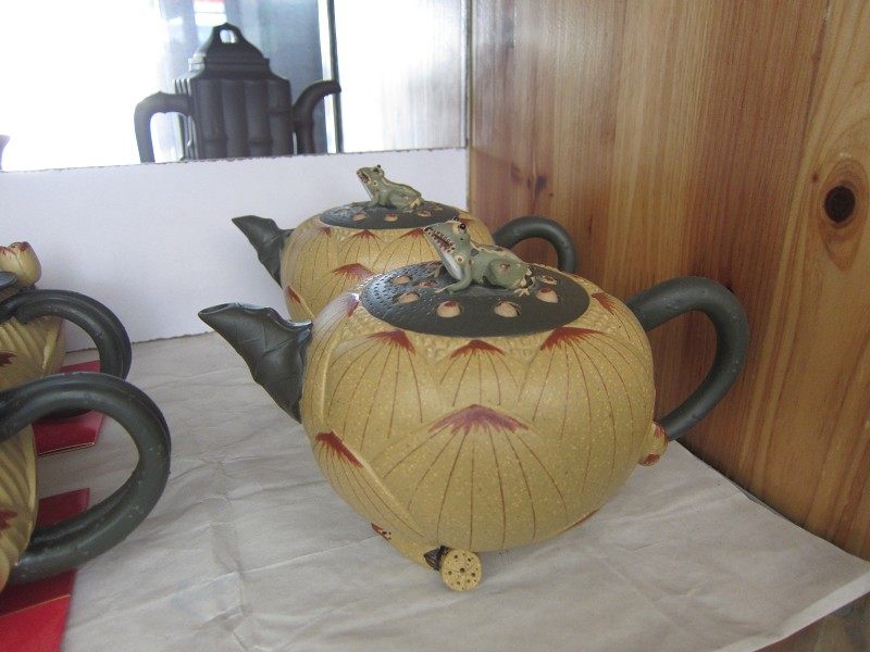 中国古美術・原鉱段泥 カエル蓮子壺 、底槽款:蒋蓉紋、紫砂壺・急須