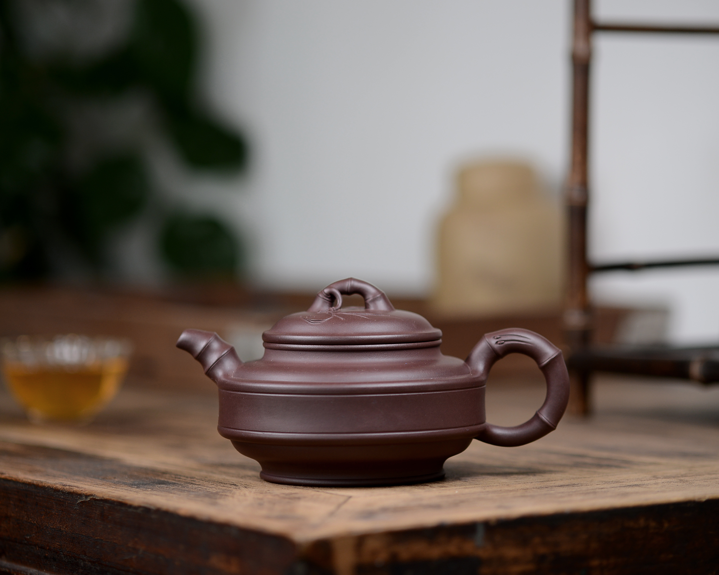 正統宜興紫砂（四大美女）の手作り茶缶 明窗‧四大美人】全人手精雕原礦紫泥紫砂茶壺– Cha-Tailor Tea