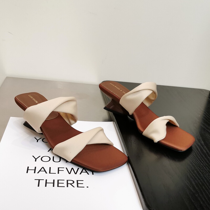Fairy-Style Twist Strap Slip-On Sandals for Women, Summer 2026 New Model, Simple Irregular Heel, Versatile Mid-Heel Height-Increasing Sandals Fairy-Style Twist Strap Slip-On Sandals for Women, Summer 2026 New Model, Simple Irregular Heel, Versatile Mid-Heel Height-Increasing Sandals