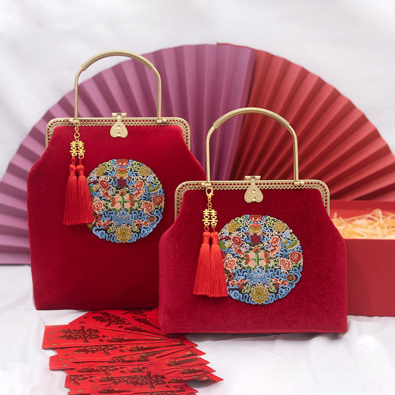 2020 new Chinese bridal bag big red velvet embroidered bird delicate with antique hand diagonal cross wedding bag women's bag