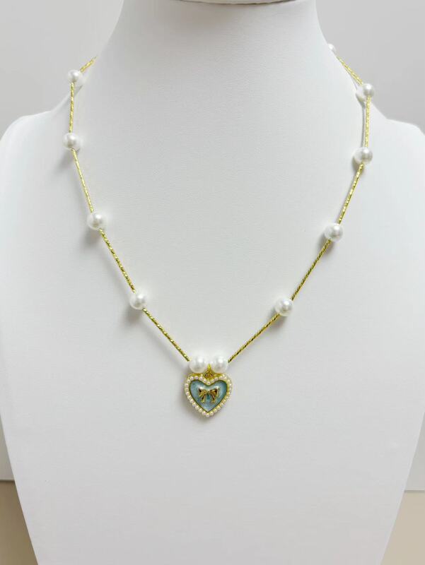 Blue Heart-Shaped Pearl Shell Necklace with Jewelry Box