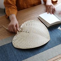 The process at the beginning of the straw palm-leaf fan manual leaves fan summer hand baby cool mosquito repellent old-fashioned size fan used