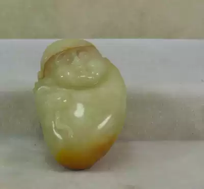 Natural Jade Yunnan Huanglong jade hands to play pieces