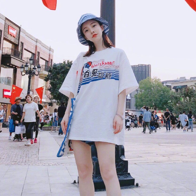 2023年 ホワイトラビット クリーミーキャンディ 韓国風 トレンディ ブランド レディース Tシャツ、ゆったりフィット、万能トップス、フェン・ティモ スタイル