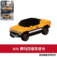 Автомобиль с открытой дверью-внедорожник Hummer