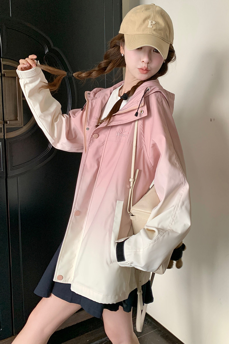 2025新款渐变粉冲锋衣外套8837p140K198,女装短外套,2C269