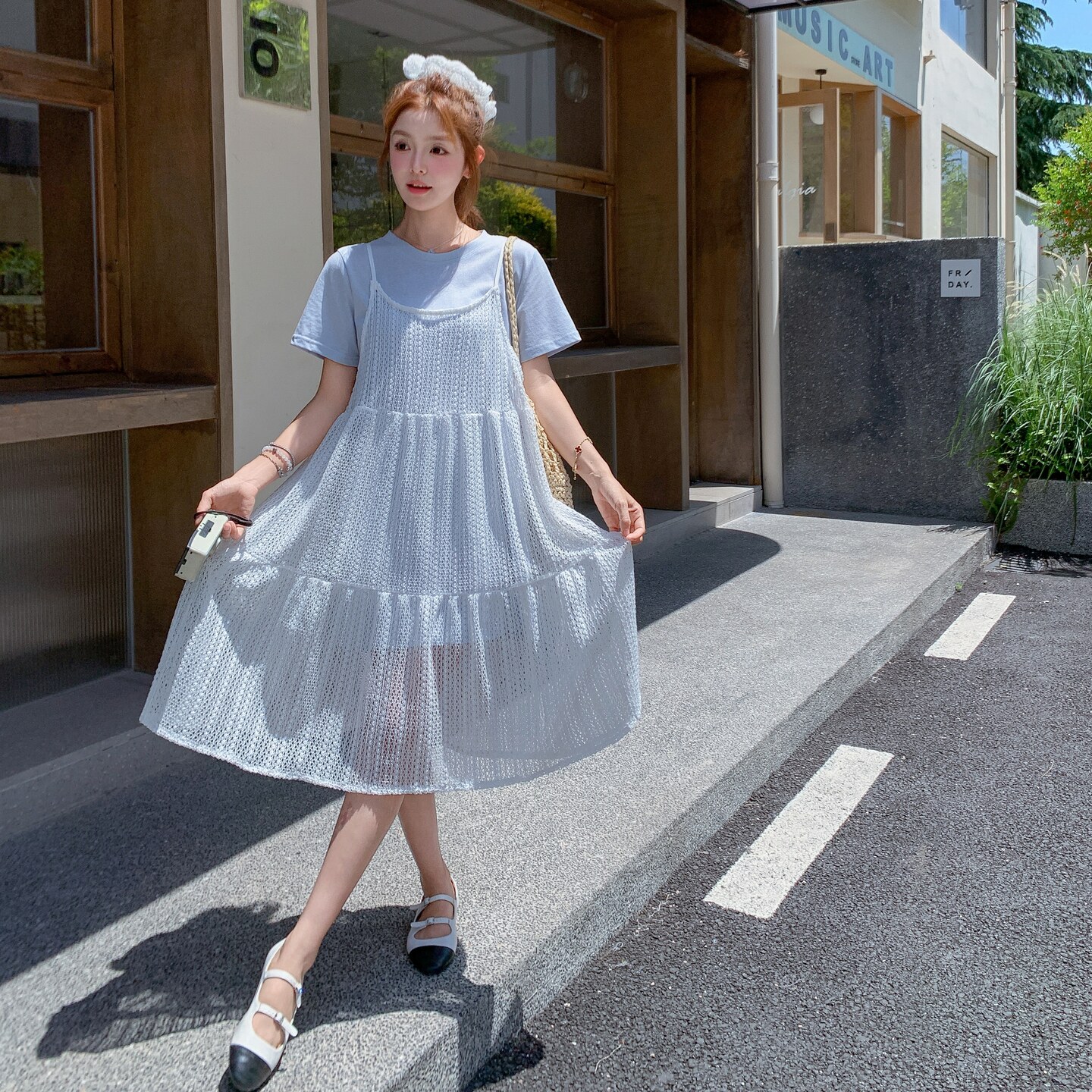 法式奶系甜妹蕾丝吊带裙套装女夏季时尚镂空连衣裙打底T恤两件套图片
