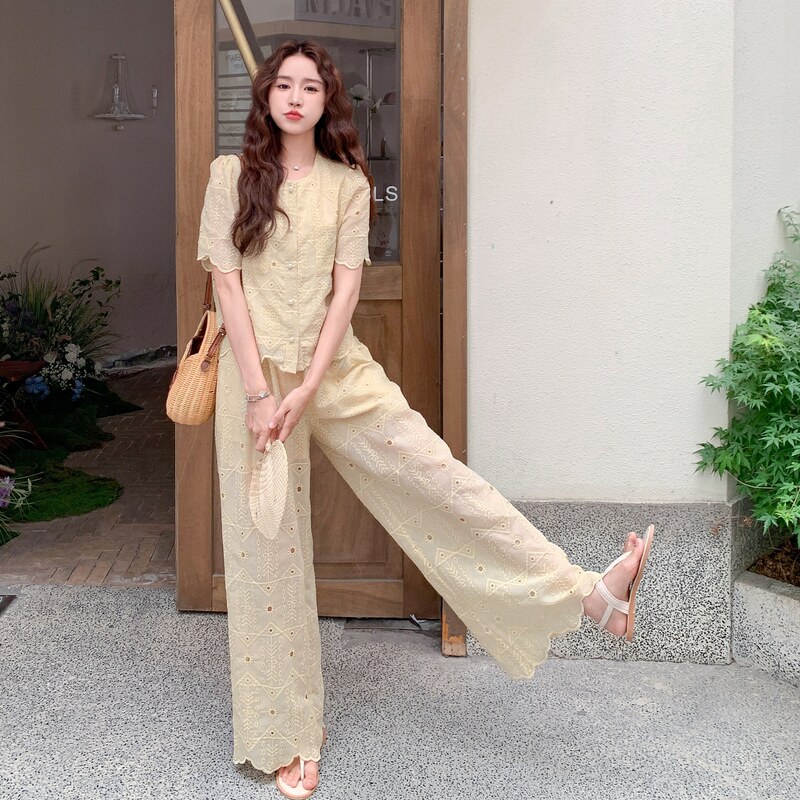 浅黄色镂空刺绣套装女2025夏季新款法式甜美风衬衫阔腿裙裤两件套,女装套装/套裙,2C218