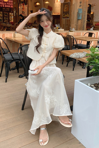 米白色新中式刺绣套装裙女2025夏季新款气质盘扣上衣半身裙两件套图片