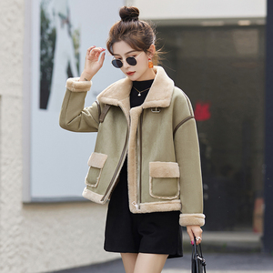 短款皮毛一体羊羔毛外套女2024冬季新款加厚保暖机车服羊羔绒棉衣图片