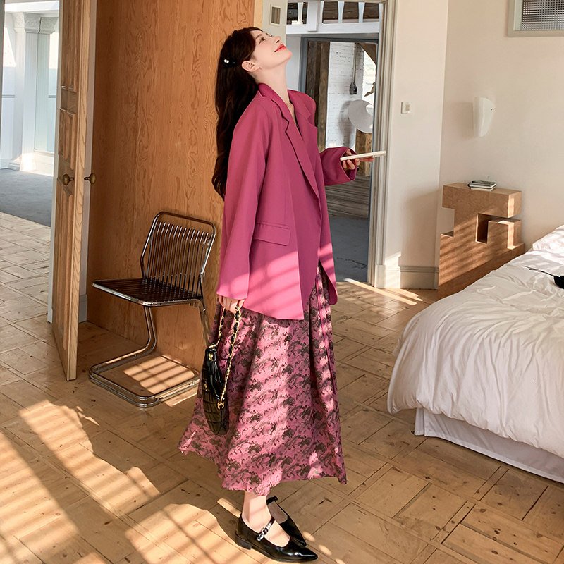 设计感穿搭玫红色小西服配吊带碎花连衣裙女春秋独特漂亮气质套装,女装套装/套裙,2C292
