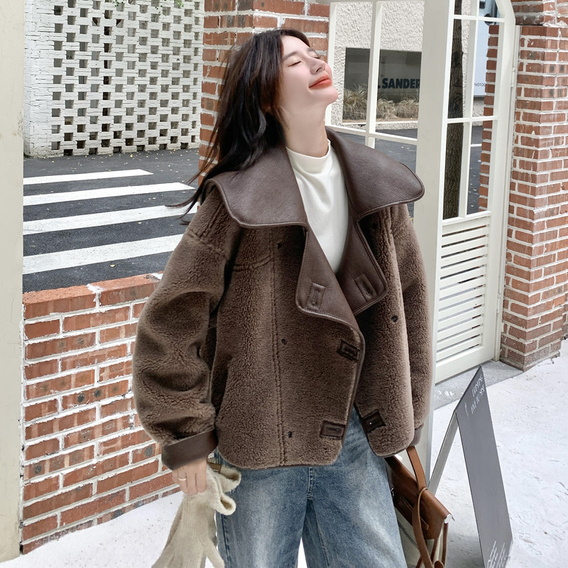 棕色皮毛一体翻领羊羔毛外套女2025冬季新款韩系复古小个子棉服潮,女装短外套,2B183