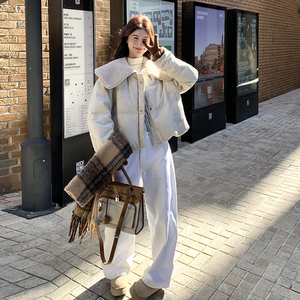 羊羔毛大翻领米白色羽绒服外套女冬季2025新款小个子学院风面包服图片