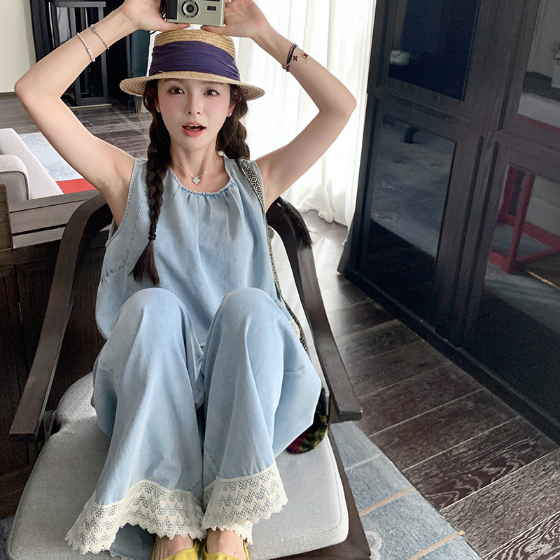 蓝色减龄时尚牛仔套装女2025夏新款蕾丝拼接圆领背心阔腿裤两件套,女装套装/套裙,2D043
