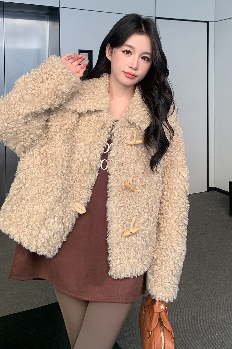 现货主推款牛角扣皮毛一体外套2C087-902P230K319,女装短外套,2C087