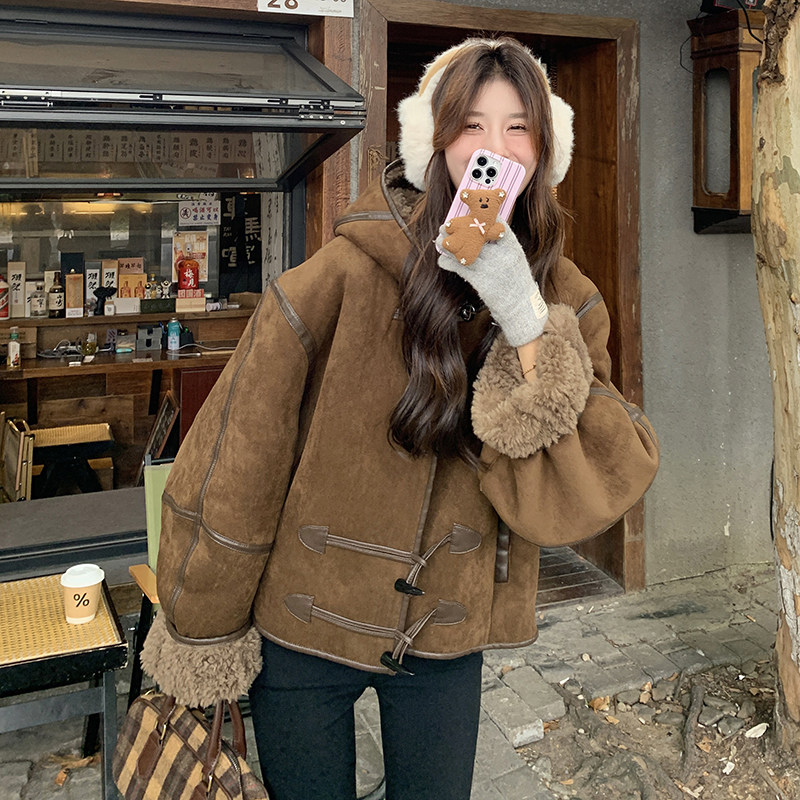 美拉德复古羊羔毛外套女冬季新款韩系加绒小个子加厚连帽皮毛一体,女装短外套,2B222