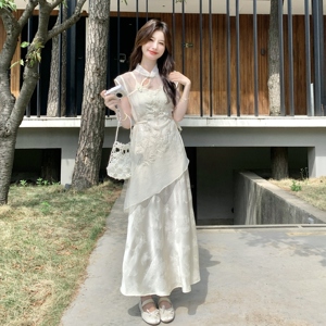 新中式风刺绣盘扣上衣连衣裙两件套女2025夏季新款气质显瘦旗袍图片