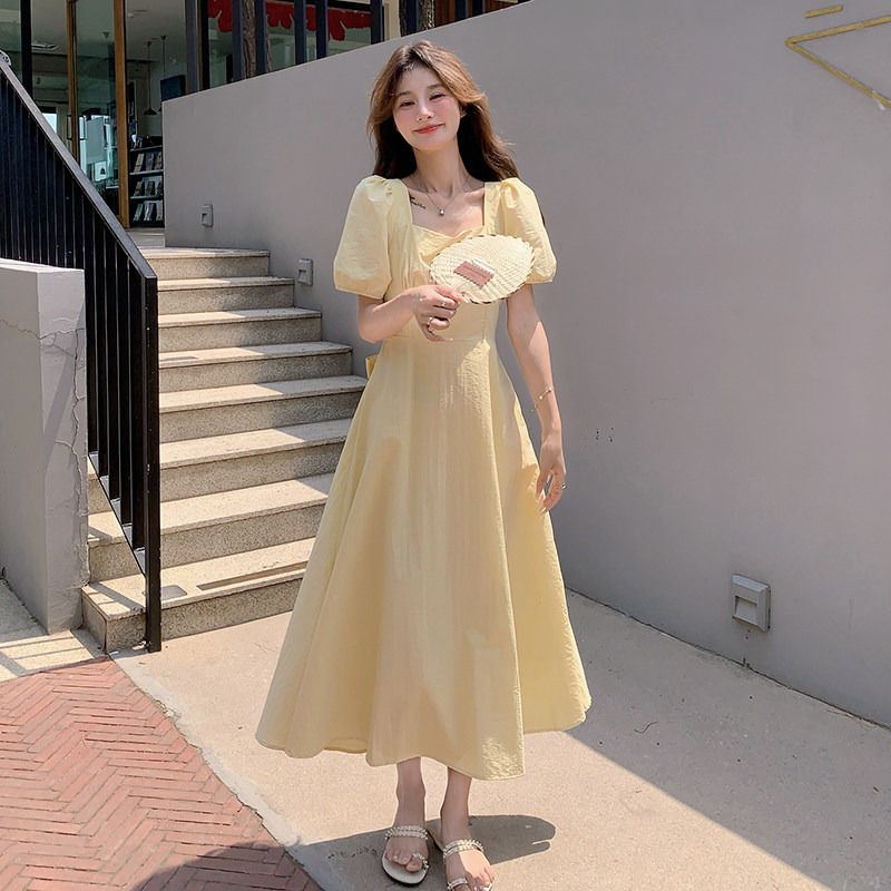 淡黄色方领泡泡袖连衣裙女夏2025新款法式纯欲风小心机露背a字裙,女装连衣裙,2C122