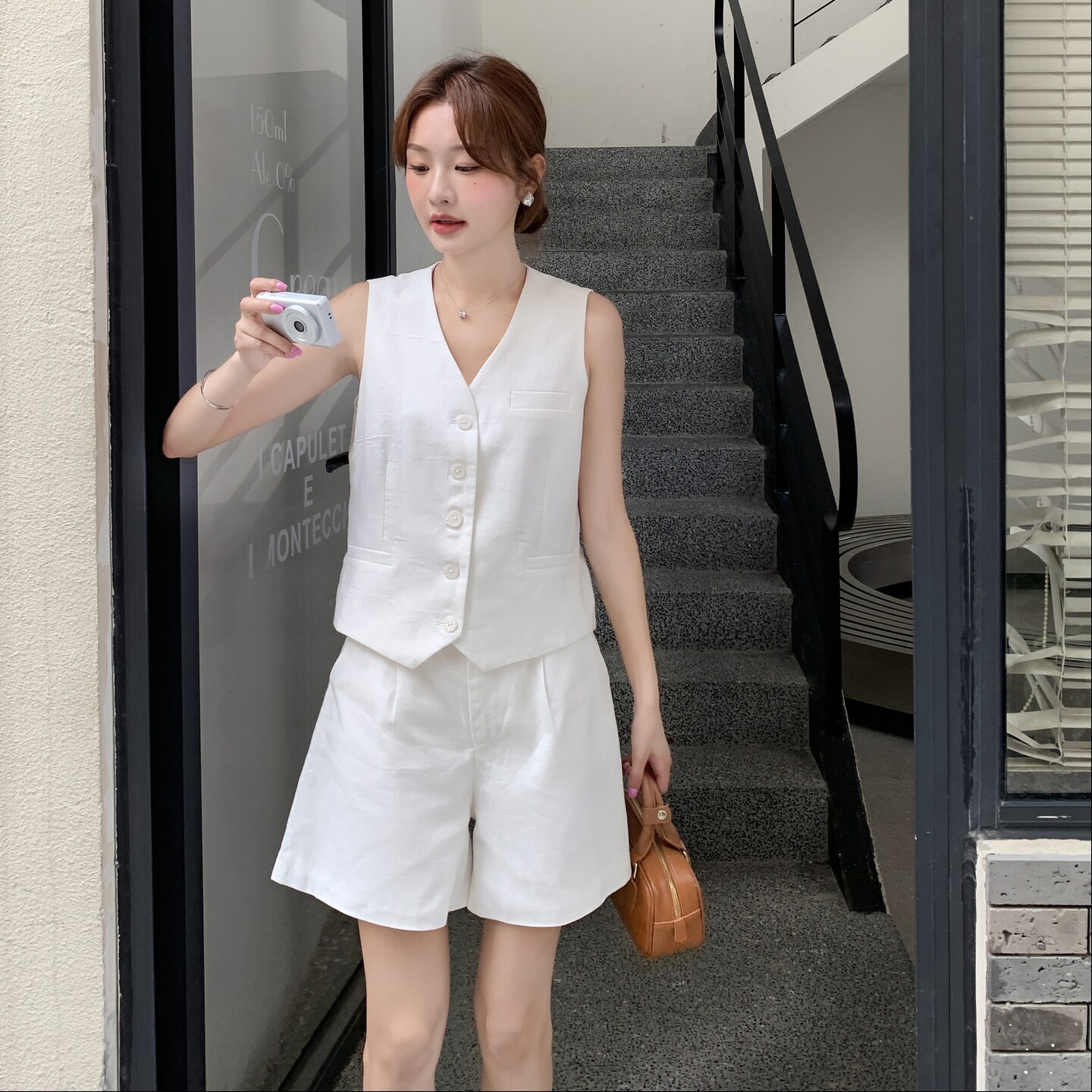 休闲时尚套装女法式小众白色无袖背心马甲上衣休闲阔腿短裤两件套,女装套装/套裙,2C012