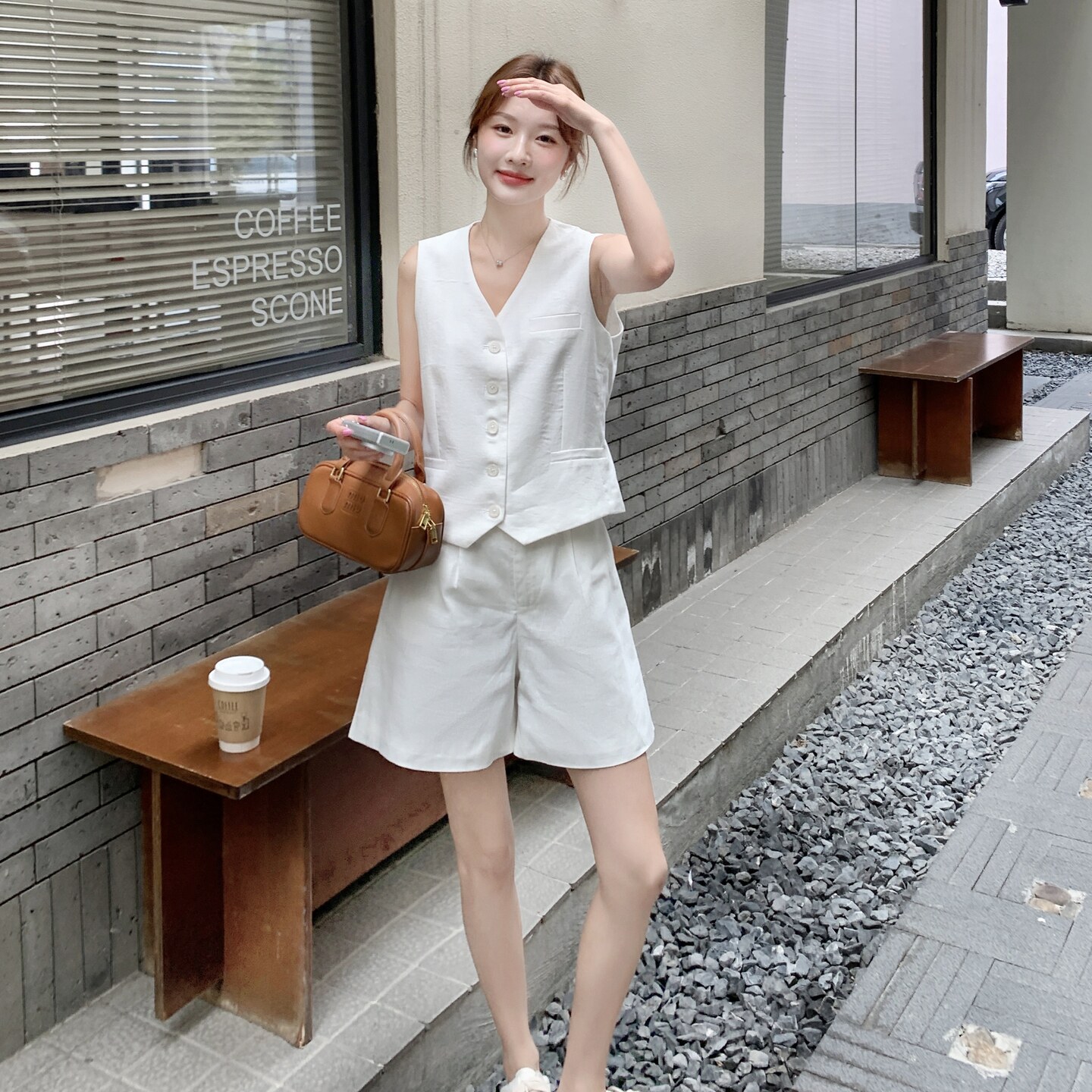 休闲时尚套装女法式小众白色无袖背心马甲上衣休闲阔腿短裤两件套,女装套装/套裙,2C012