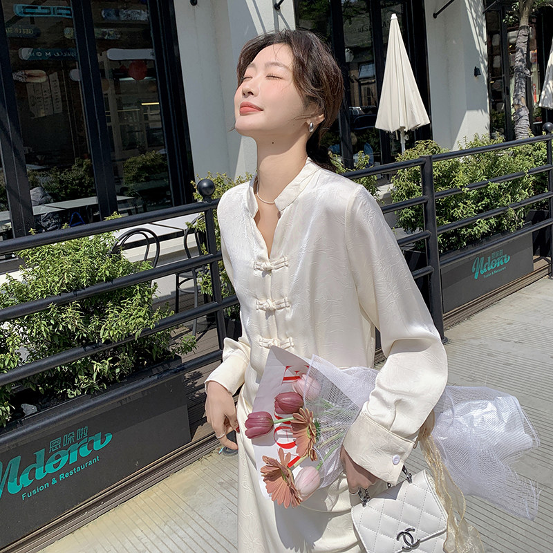 新中式国风气质v领连衣裙女2025春秋季新款法式褶皱收腰显瘦长裙,女装连衣裙,2D148