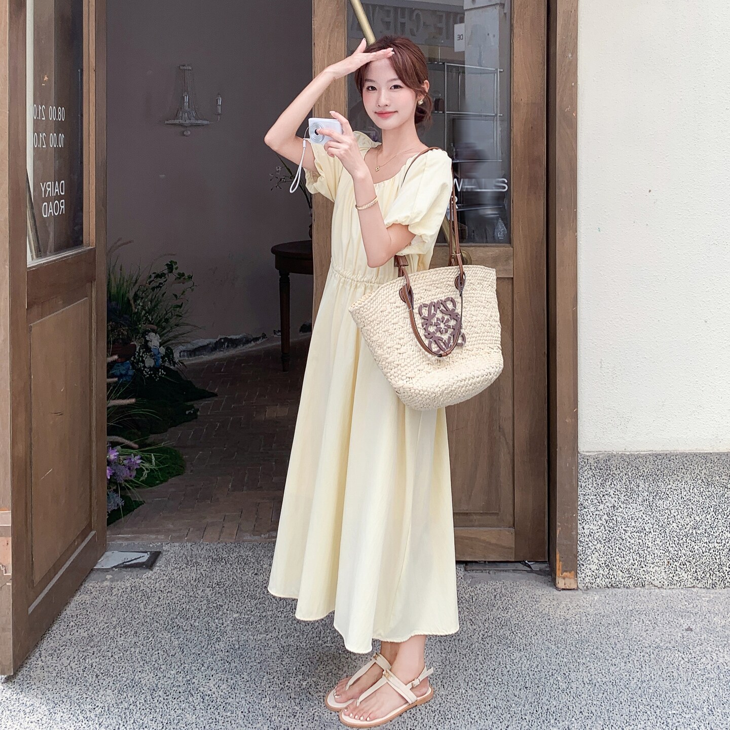 法式甜美温柔圆领泡泡袖收腰显瘦慵懒度假连衣裙女2025夏季新款潮,女装连衣裙,2C212