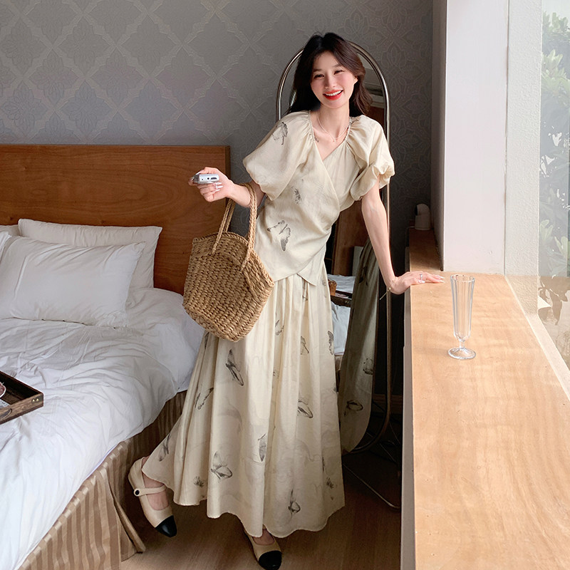 法式设计感v领上衣套装女2025夏季新款收腰显瘦印花半身裙两件套图片