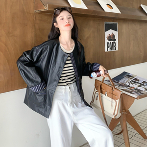 条纹拼接圆领黑色皮衣外套女春秋2025新款小个子流行爆款漂亮夹克图片