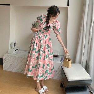 法式气质方领碎花连衣裙女夏2025年新款多巴胺泡泡袖收腰茶歇长裙图片