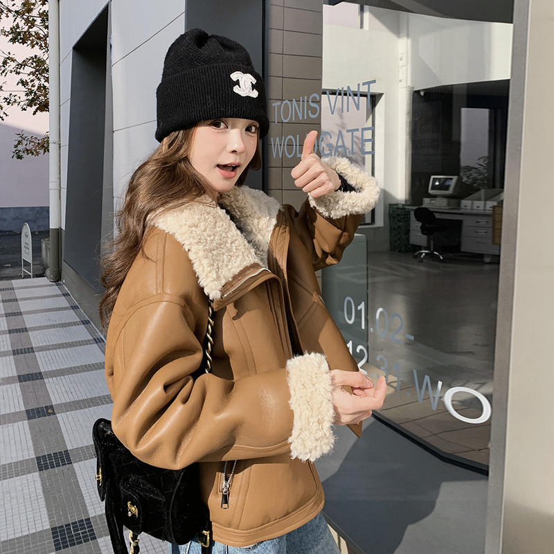 卡其色韩系羊羔毛短款外套女2025秋冬季新款保暖厚实皮毛一体上衣,女装短外套,2C217