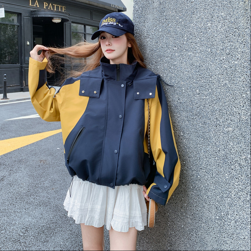 韩版时尚宽松休闲风百搭冲锋外套女秋季新款撞色拼接连帽夹克,女装短外套,2C159