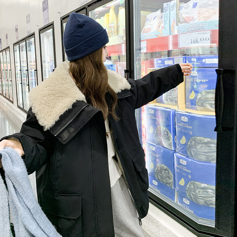 黑色大翻领羊羔毛工装派克服女冬季新款今年流行爆款加厚棉服外套,女装棉衣/棉服,2C086