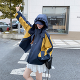 韩版时尚宽松休闲风百搭冲锋外套女秋季新款撞色拼接连帽夹克，女装短外套，2C159