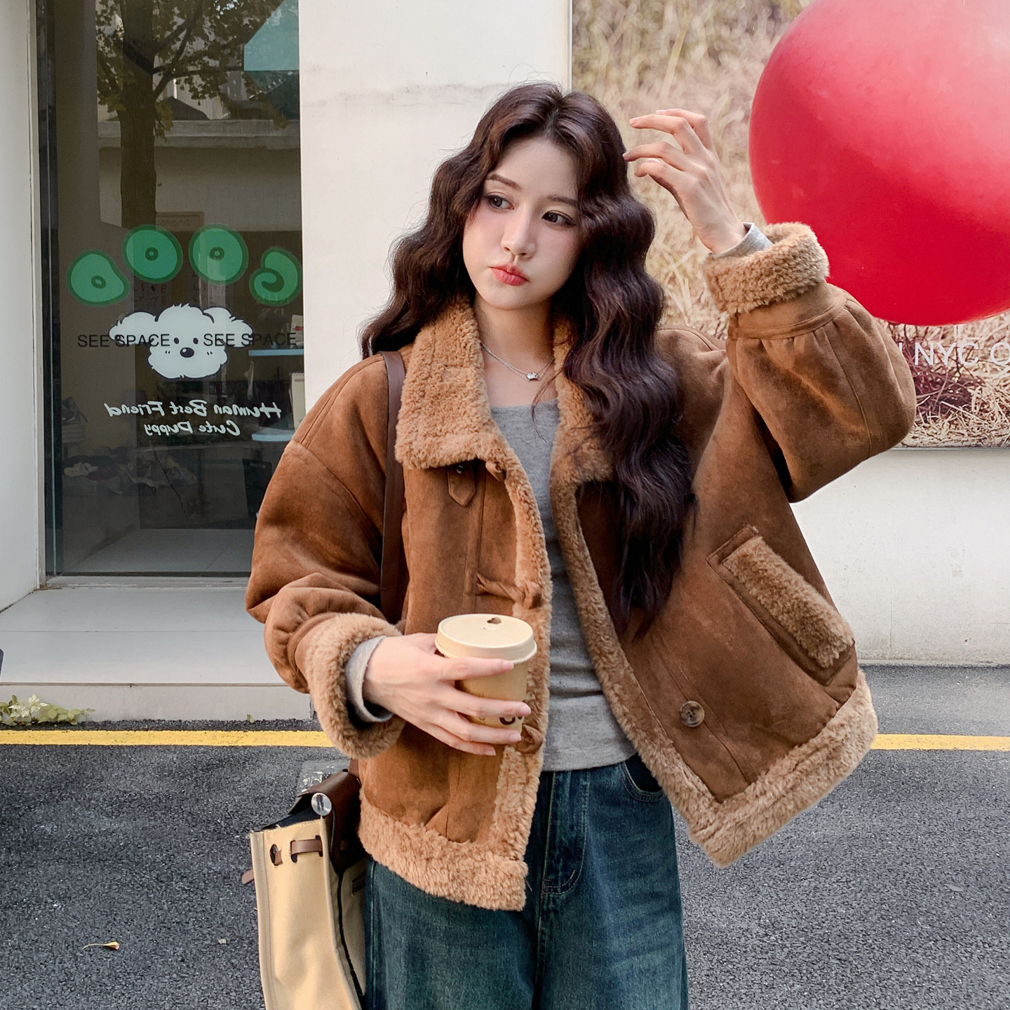 时尚麂皮绒保暖短款皮毛一体外套女冬2025新款休闲毛绒高级感上衣图片