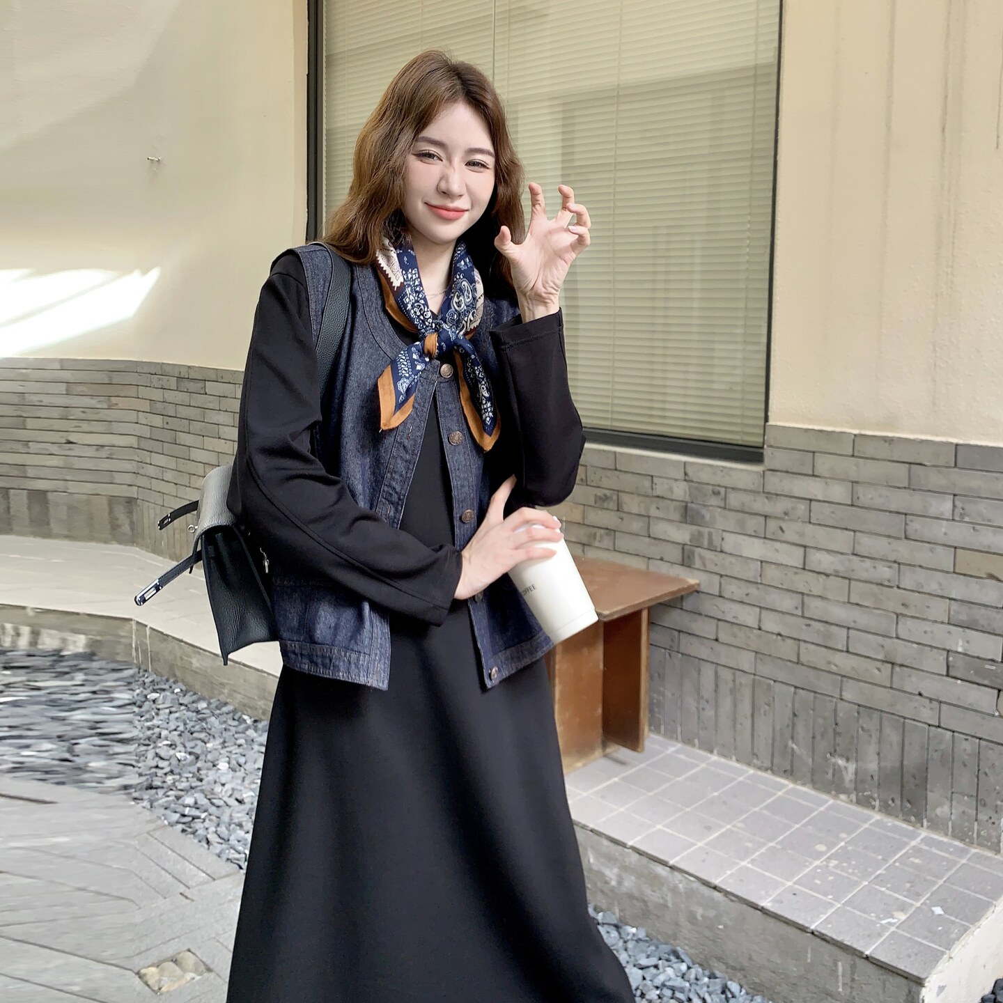 慵懒松弛感穿搭黑色长袖连衣裙配牛仔马甲女春秋超火好看长裙套装,女装套装/套裙,2C098