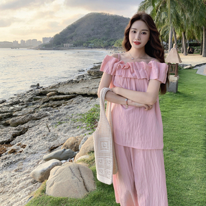 粉色温柔系甜美一字领吊带上衣套装女夏新款时尚洋气半身裙两件套图片