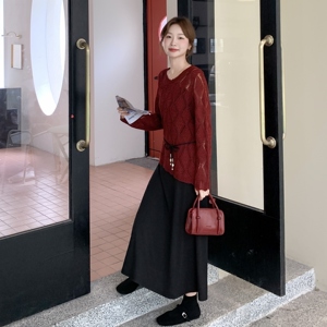 设计感小众气质女轻奢套装红色镂空长袖针织衫吊带裙两件套春秋装图片