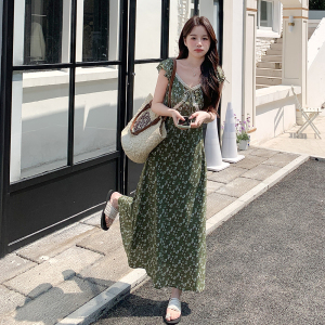 绿色森系碎花设计感连衣裙女2025夏季法式温柔度假风俏皮减龄长裙图片