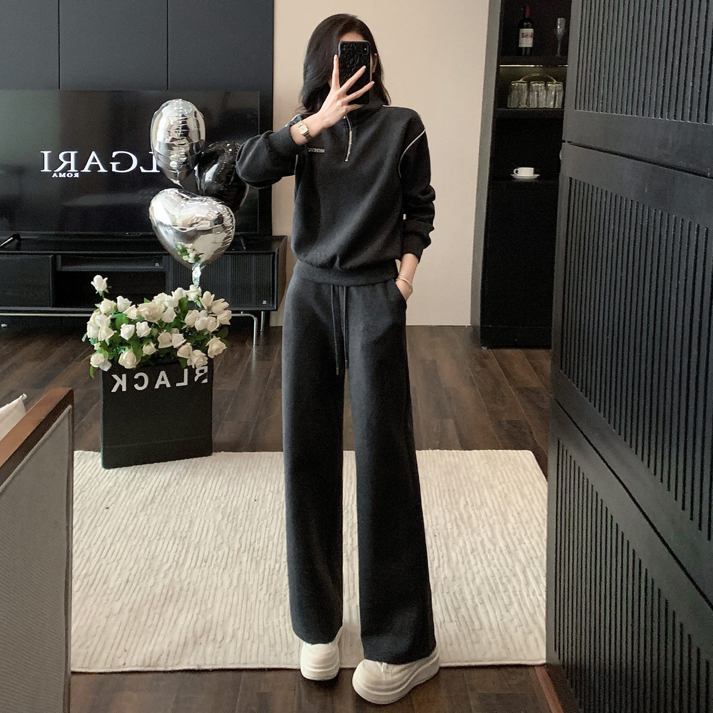 网红炸街休闲运动套装早秋季新款女气质显瘦立领卫衣直筒裤两件套,女装套装/套裙,2C310